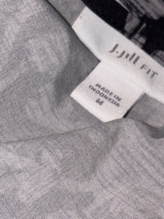 J. Jill Fit On-The-Go Zip Front Hooded Jacket size M Wind Breaker Black Floral - Picture 12 of 12